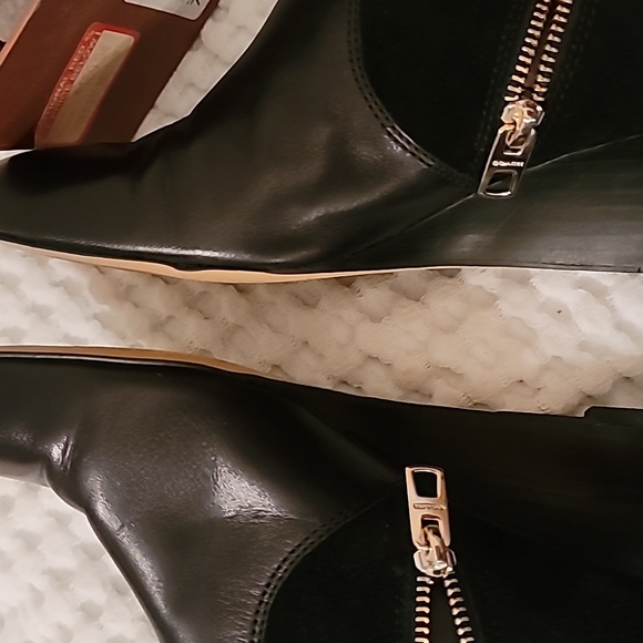 Coach "Mystic" black calf/suede size 7.5M booties - Picture 13 of 14